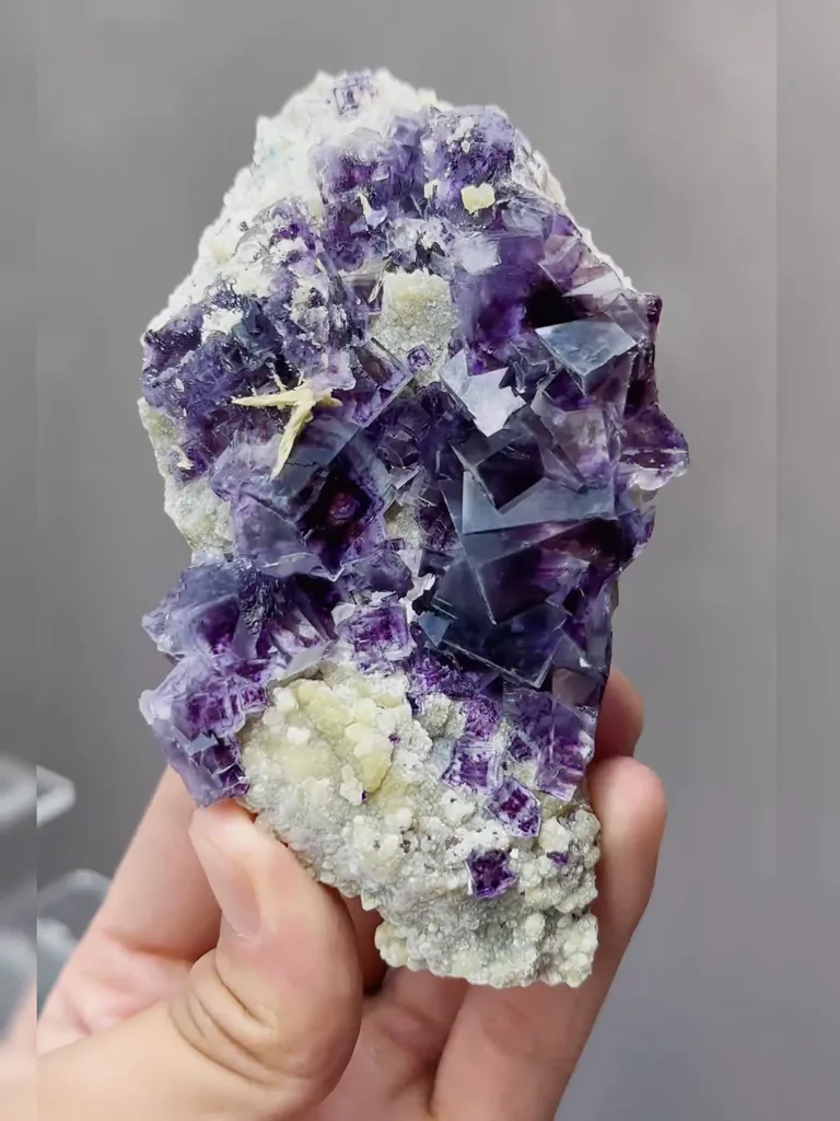 Natural Red Purple Phantom Fluorite coexists with Mica comes from Yindu,Inner Mongolia 65*30*120MM - image 2