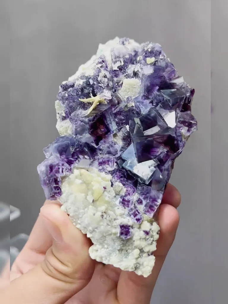 Natural Red Purple Phantom Fluorite coexists with Mica comes from Yindu,Inner Mongolia 65*30*120MM - image 3