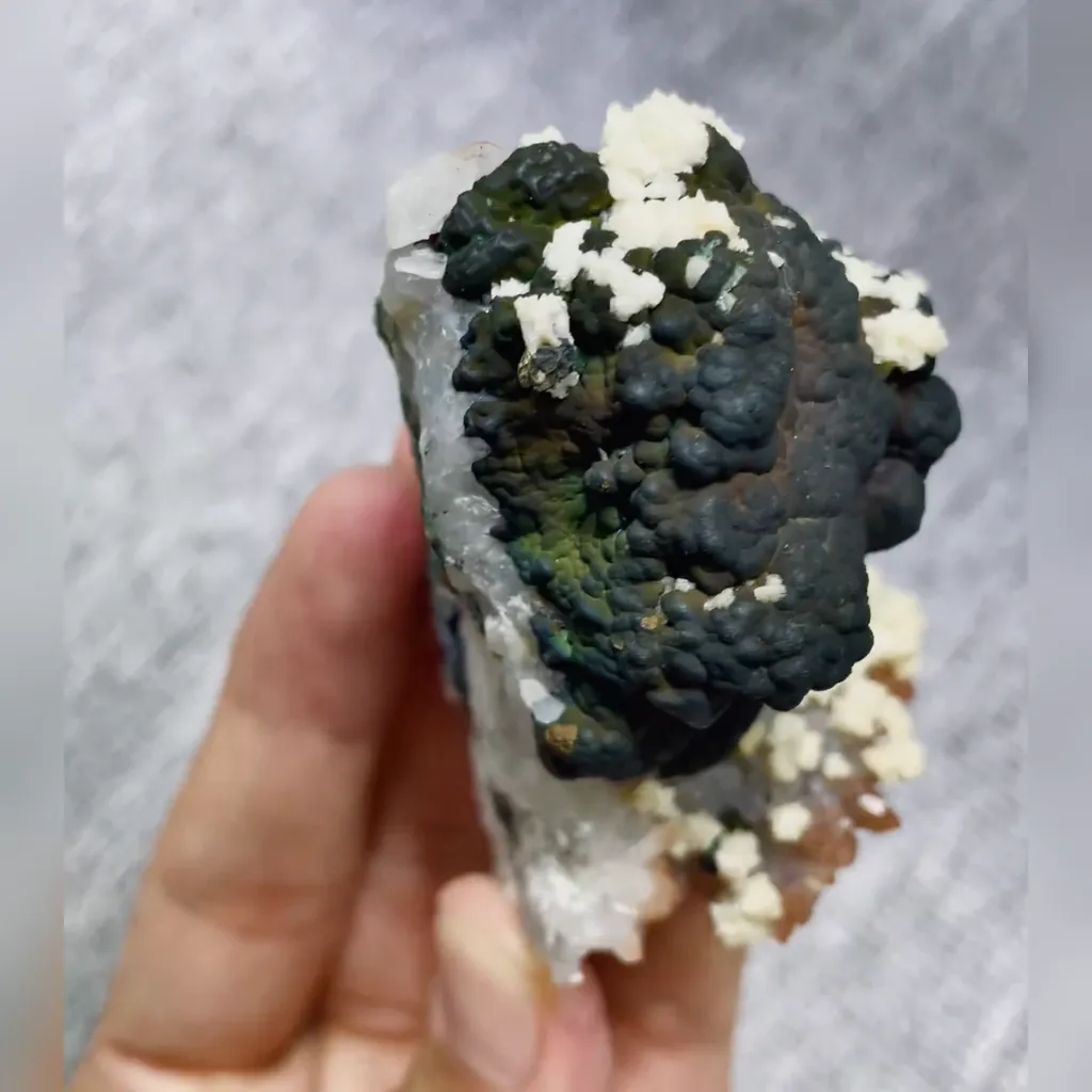 Natural Red Quartz and Limonite and Dolomite Symbiosis comes from Jiangxi,China 55*75*40MM - image 3