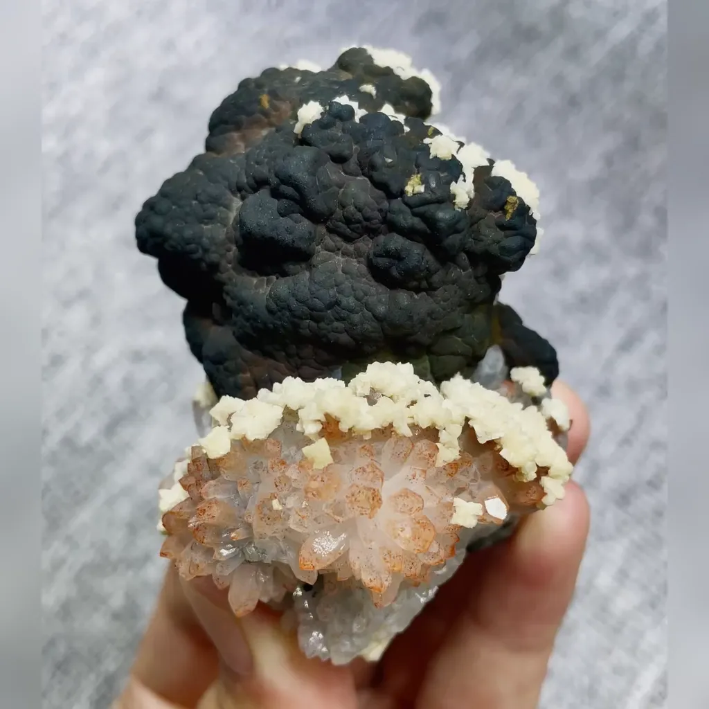 Natural Red Quartz and Limonite and Dolomite Symbiosis comes from Jiangxi,China 55*75*40MM image