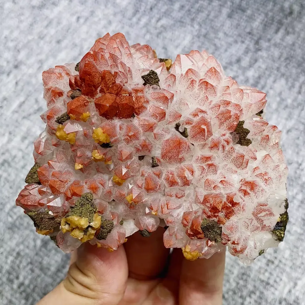 Natural Red Quartz and Scheelite Symbiosis comes from Jiangxi,China 90*75*35MM - image 6