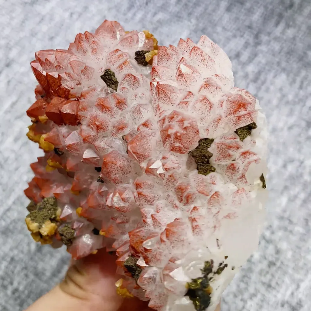 Natural Red Quartz and Scheelite Symbiosis comes from Jiangxi,China 90*75*35MM image