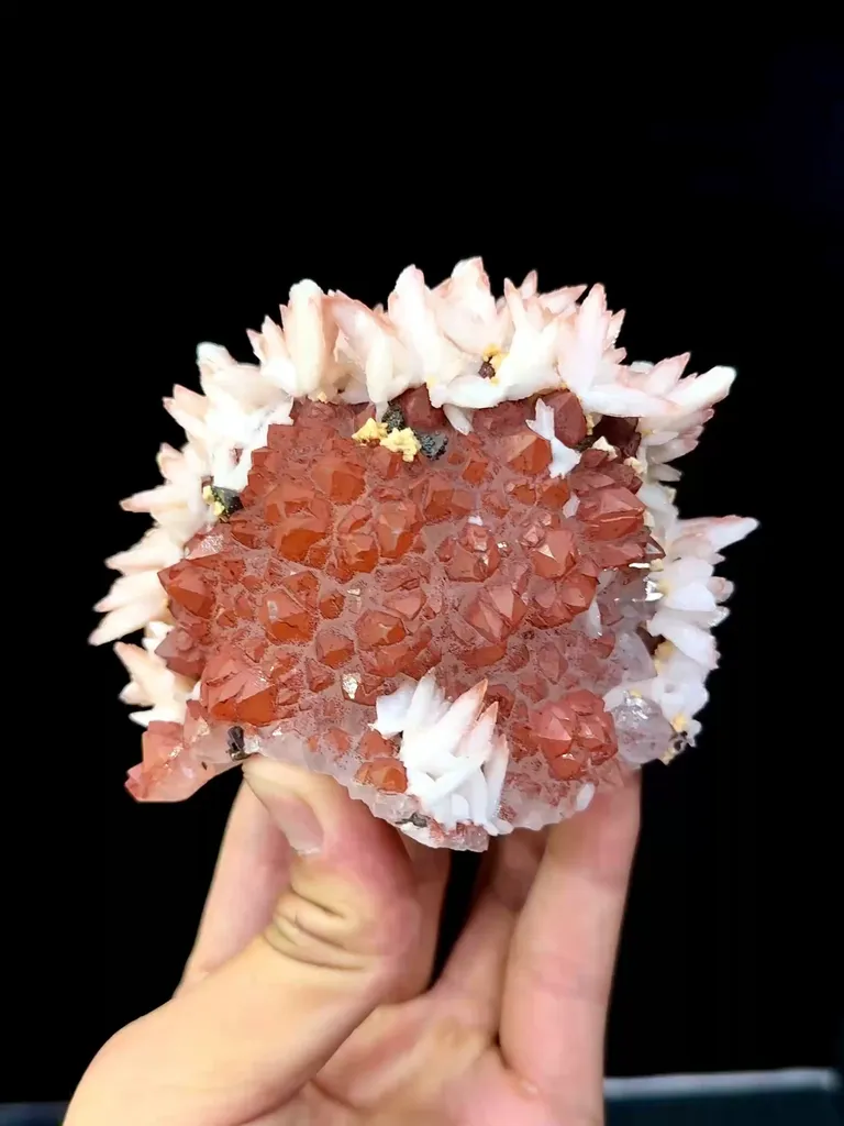 Natural Red Quartz Coexists with Calcite comes from Jiangxi,China 105*85*55MM image