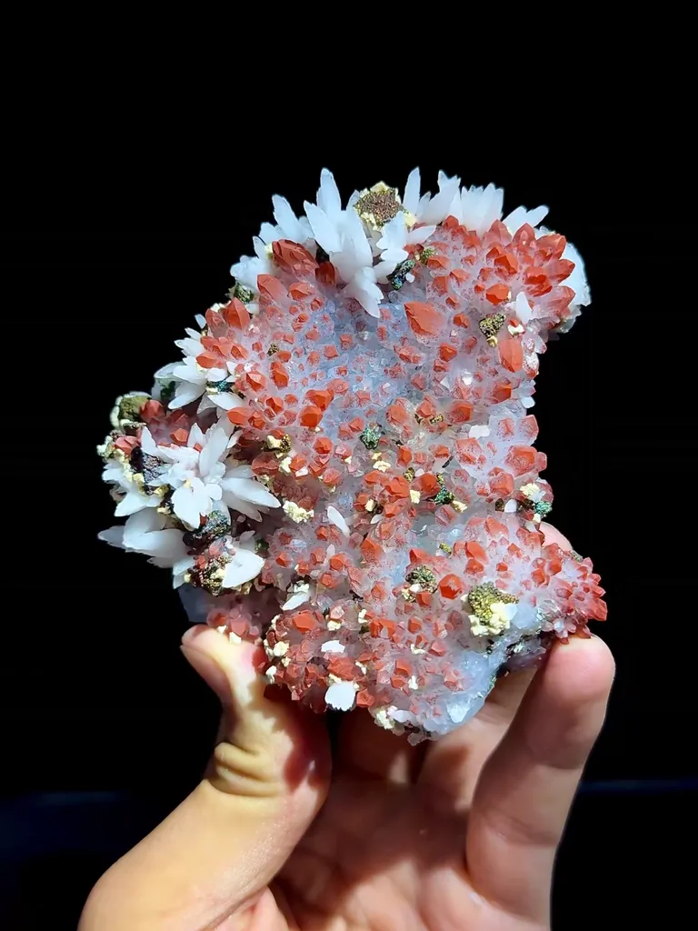 Natural Red Quartz Coexists with Dolomite and Calcite comes from Jiangxi,China 95*85*40MM - image 2