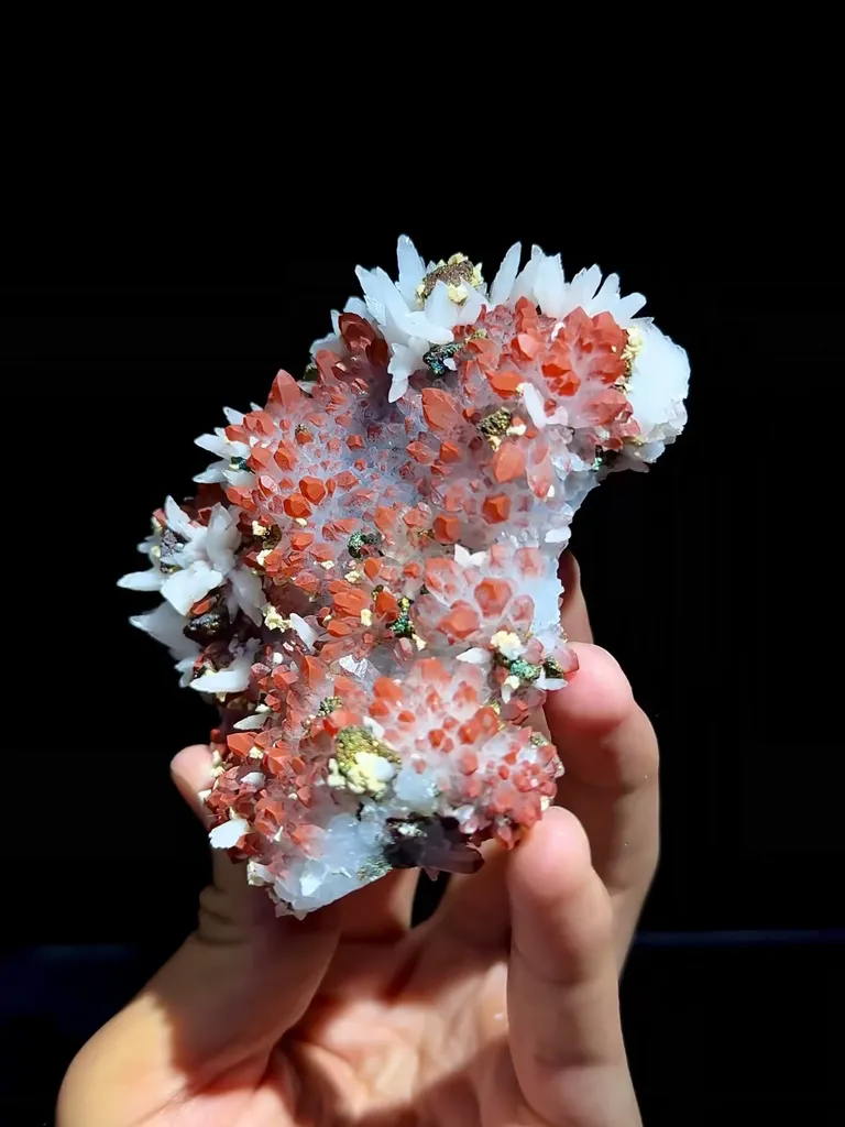 Natural Red Quartz Coexists with Dolomite and Calcite comes from Jiangxi,China 95*85*40MM - image 3