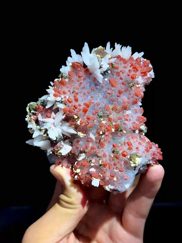 Natural Red Quartz Coexists with Dolomite and Calcite comes from Jiangxi,China 95*85*40MM image