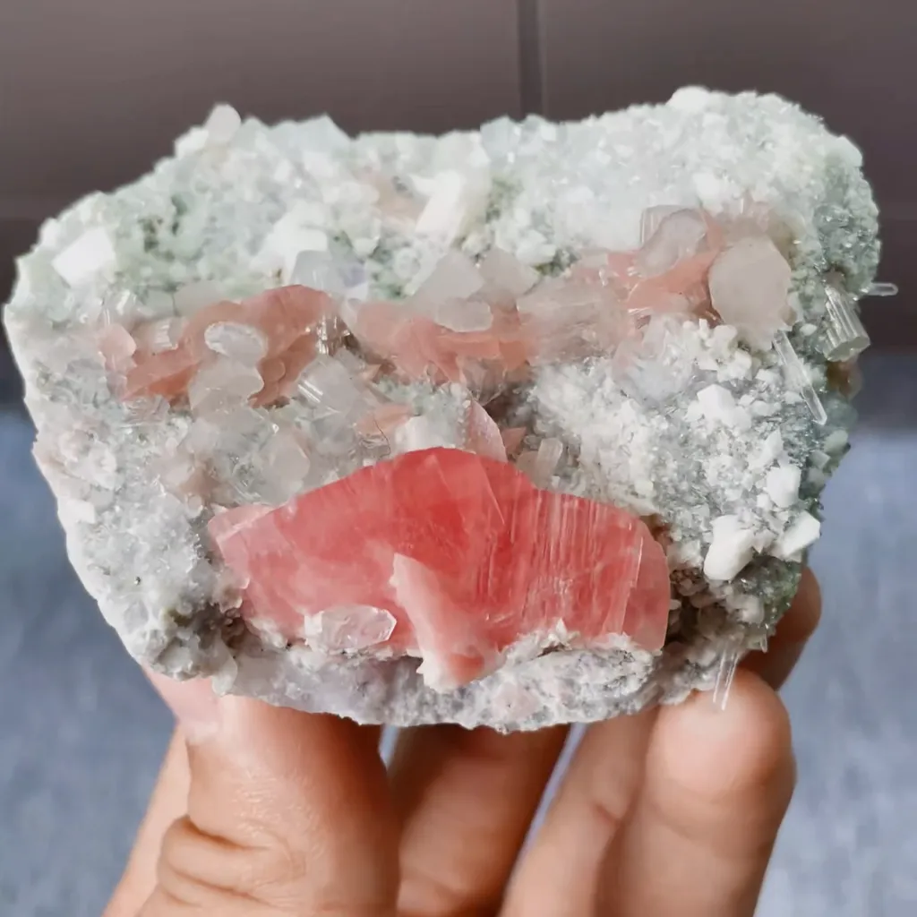 Natural Rhodochrosite and Calcite Symbiosis comes from Guangxi,China 75*55*35MM - image 3