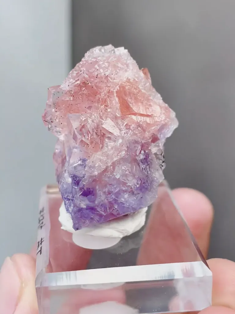 Natural Rhodochrosite and Fluorite coexist comes from Wuzhou,Guangxi 25*25*27MM - image 2
