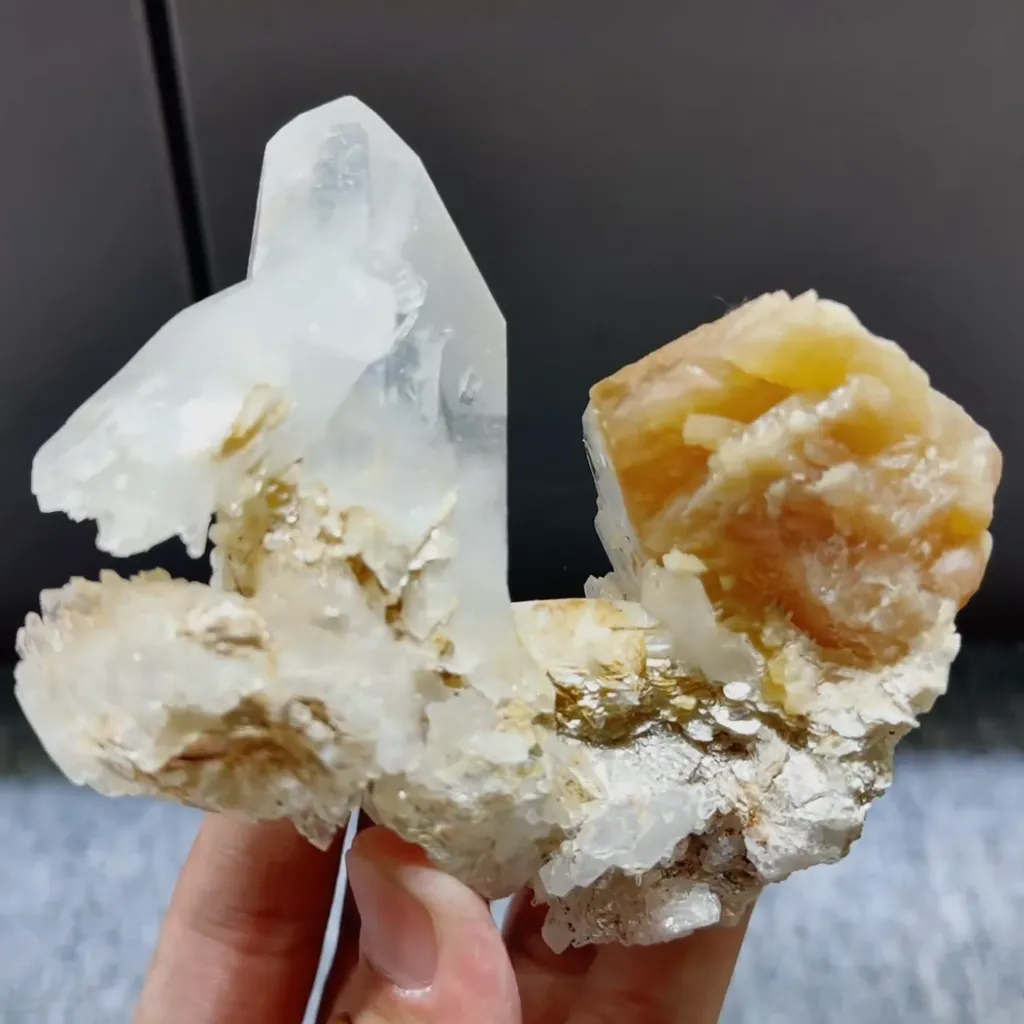 Natural Scheelite and Clear Quartz Symbiosis comes from Xuebaoding,Sichuan 95*75*45MM image