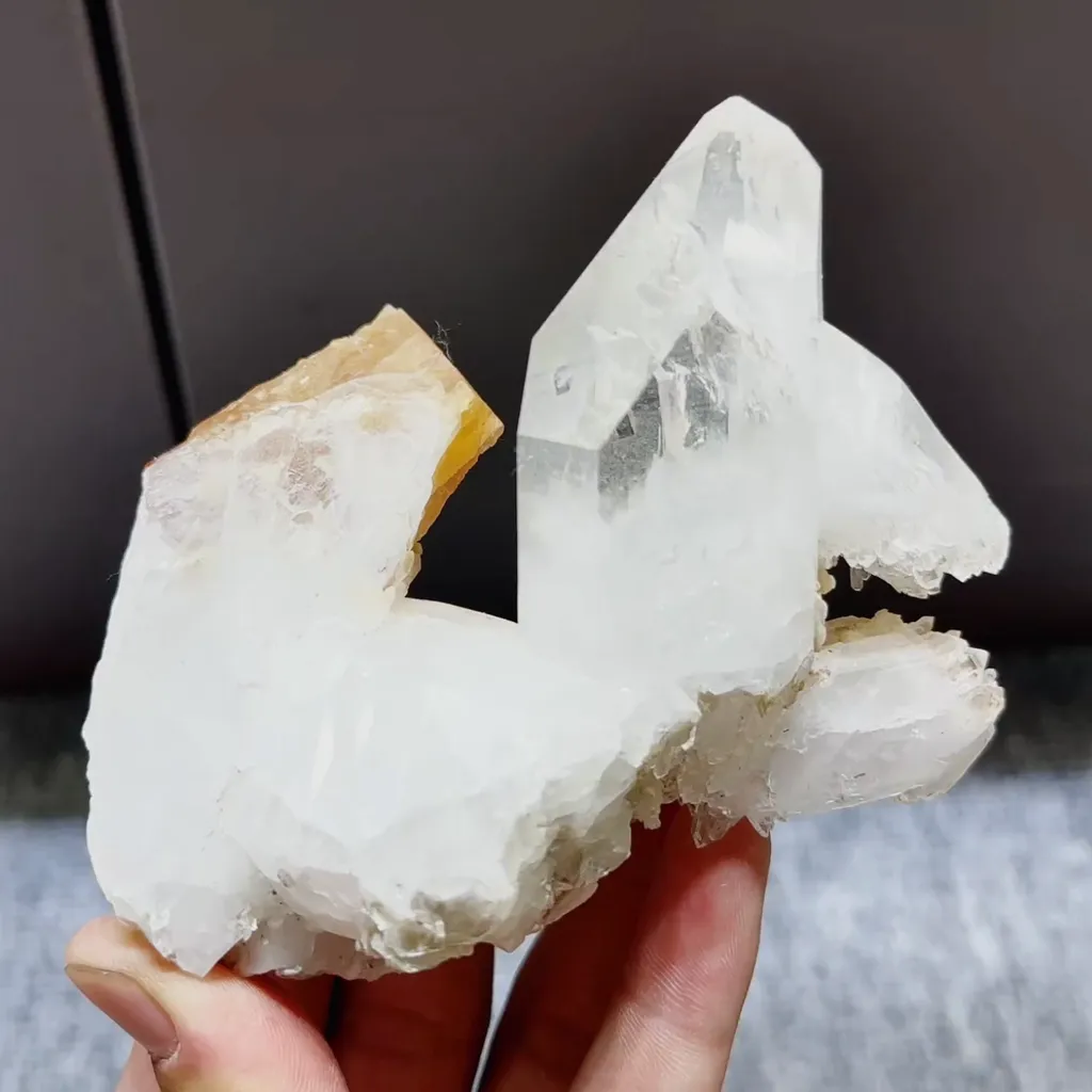Natural Scheelite and Clear Quartz Symbiosis comes from Xuebaoding,Sichuan 95*75*45MM - image 2