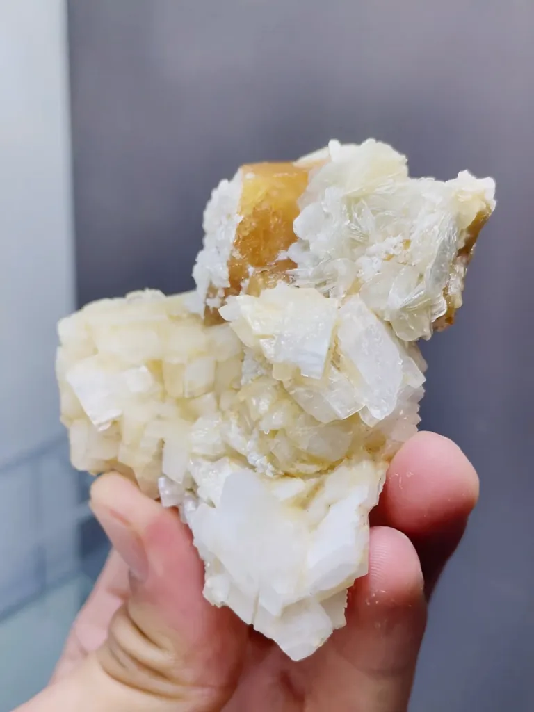 Natural Scheelite and Flaky Calcite coexist comes from Yaogangxian,Hunan 65*25*65MM - image 4