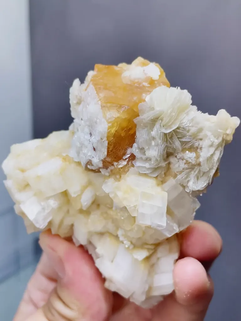 Natural Scheelite and Flaky Calcite coexist comes from Yaogangxian,Hunan 65*25*65MM - image 3