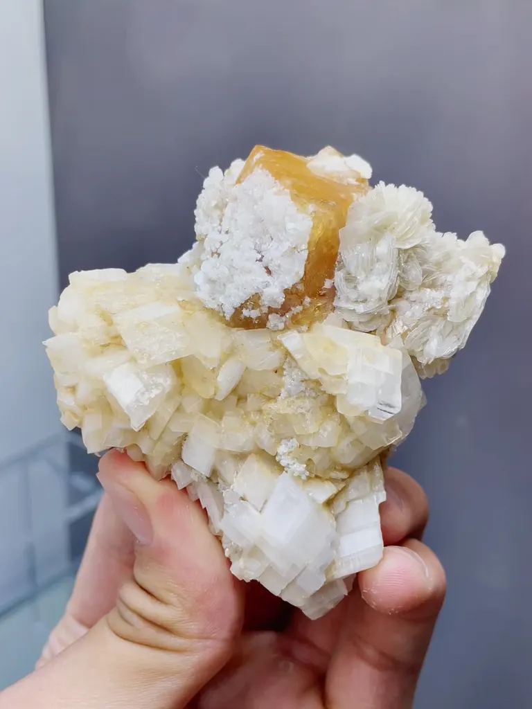 Natural Scheelite and Flaky Calcite coexist comes from Yaogangxian,Hunan 65*25*65MM image