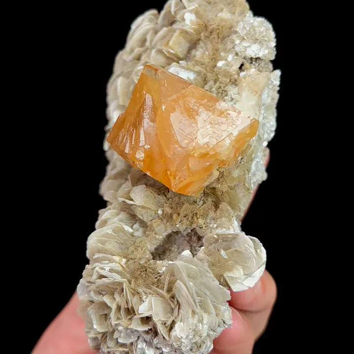 Natural Scheelite and Mica Flakes, Mineral Specimen:Xuebaoding,Sichuan (115*80*40MM) - image 4