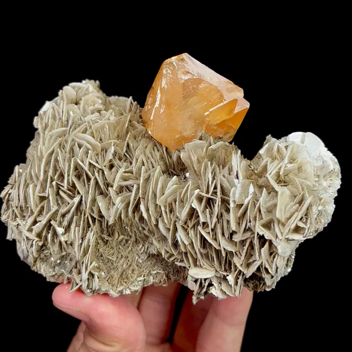 Natural Scheelite and Mica Flakes, Mineral Specimen:Xuebaoding,Sichuan (115*80*40MM) - image 6