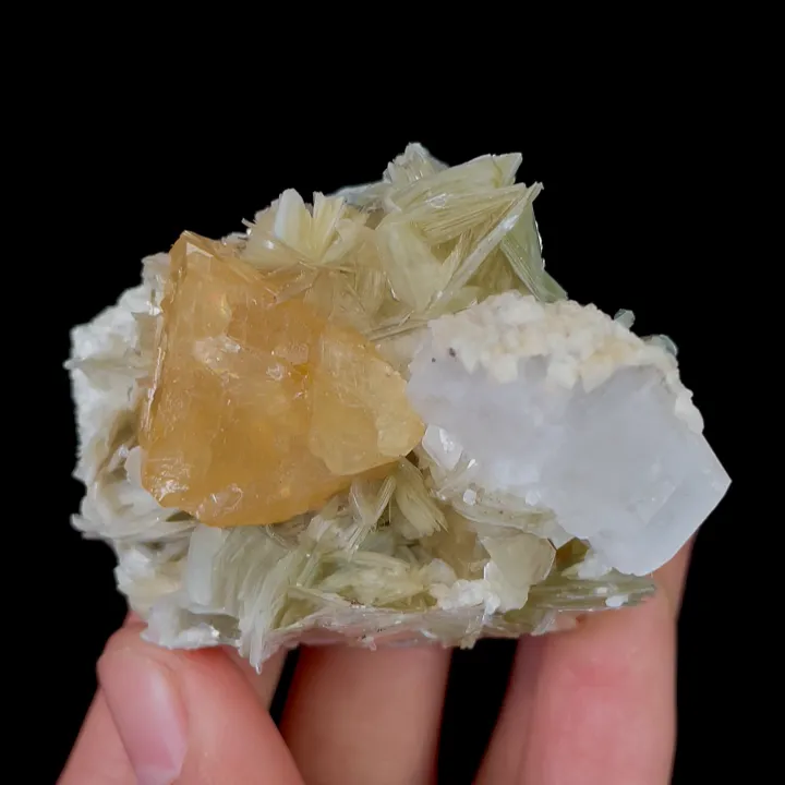Natural Scheelite and Mica Flakes, Mineral Specimen:Xuebaoding,Sichuan (55*45*40MM) image