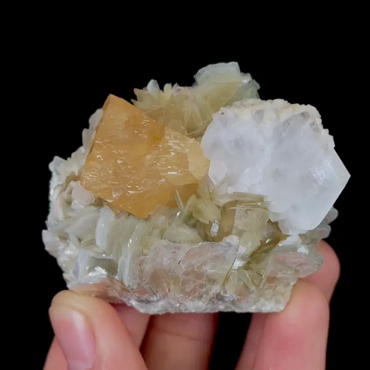 Natural Scheelite and Mica Flakes, Mineral Specimen:Xuebaoding,Sichuan (55*45*40MM) - image 5
