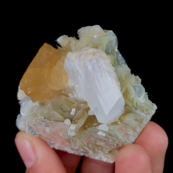Natural Scheelite and Mica Flakes, Mineral Specimen:Xuebaoding,Sichuan (55*45*40MM) - image 3
