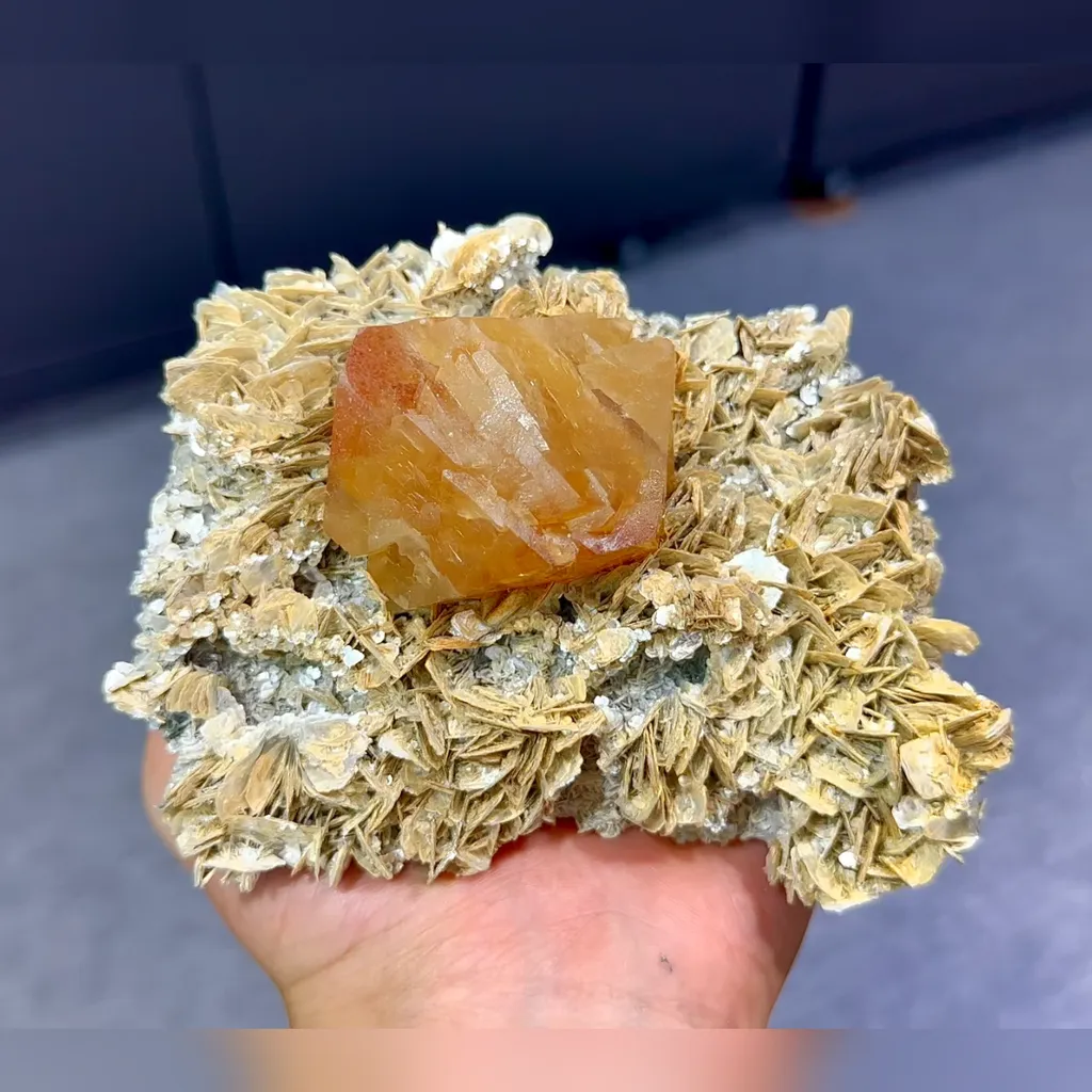 Natural Scheelite and Mica Flakes Symbiosis comes from Xuebaoding,Sichuan 120*95*50MM image