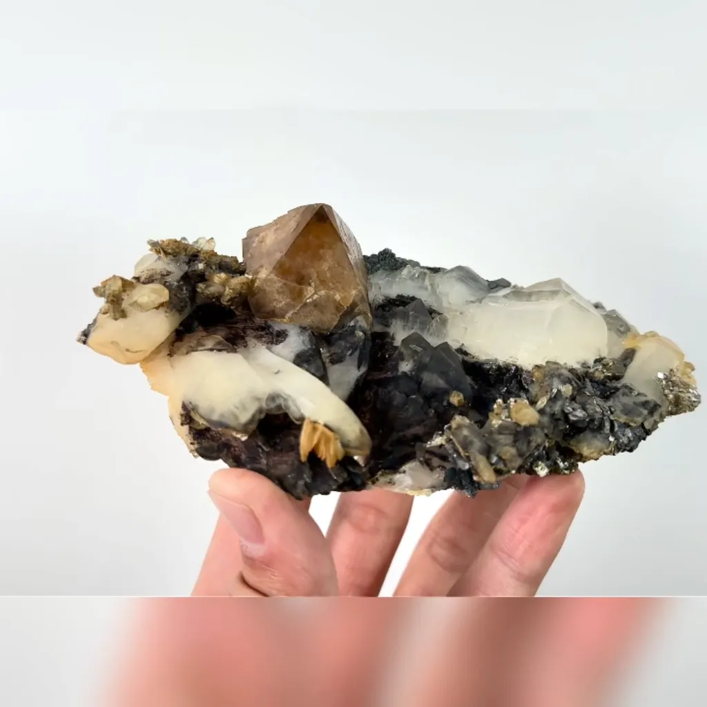 Natural Scheelite and Quartz, Mineral Specimen:Yaogangxian,Hunan (135*75*35MM) - image 3