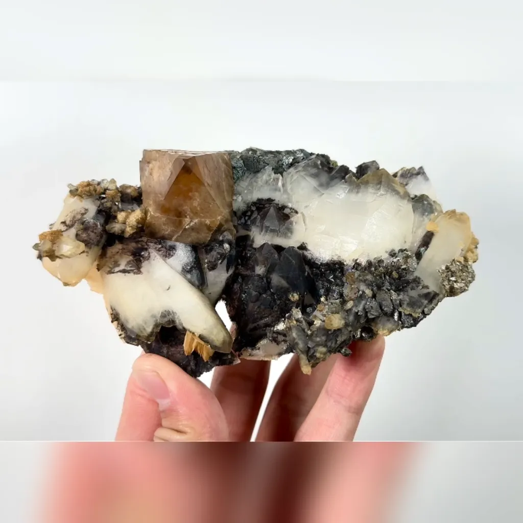 Natural Scheelite and Quartz, Mineral Specimen:Yaogangxian,Hunan (135*75*35MM) image