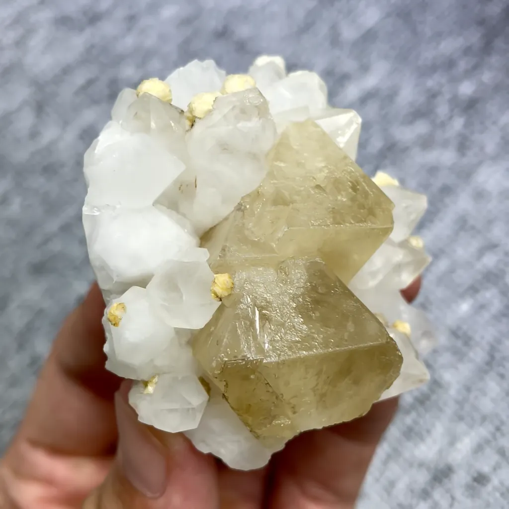 Natural Scheelite and Quartz Symbiosis comes from Yaogangxian,Hunan 65*60*30MM - image 2