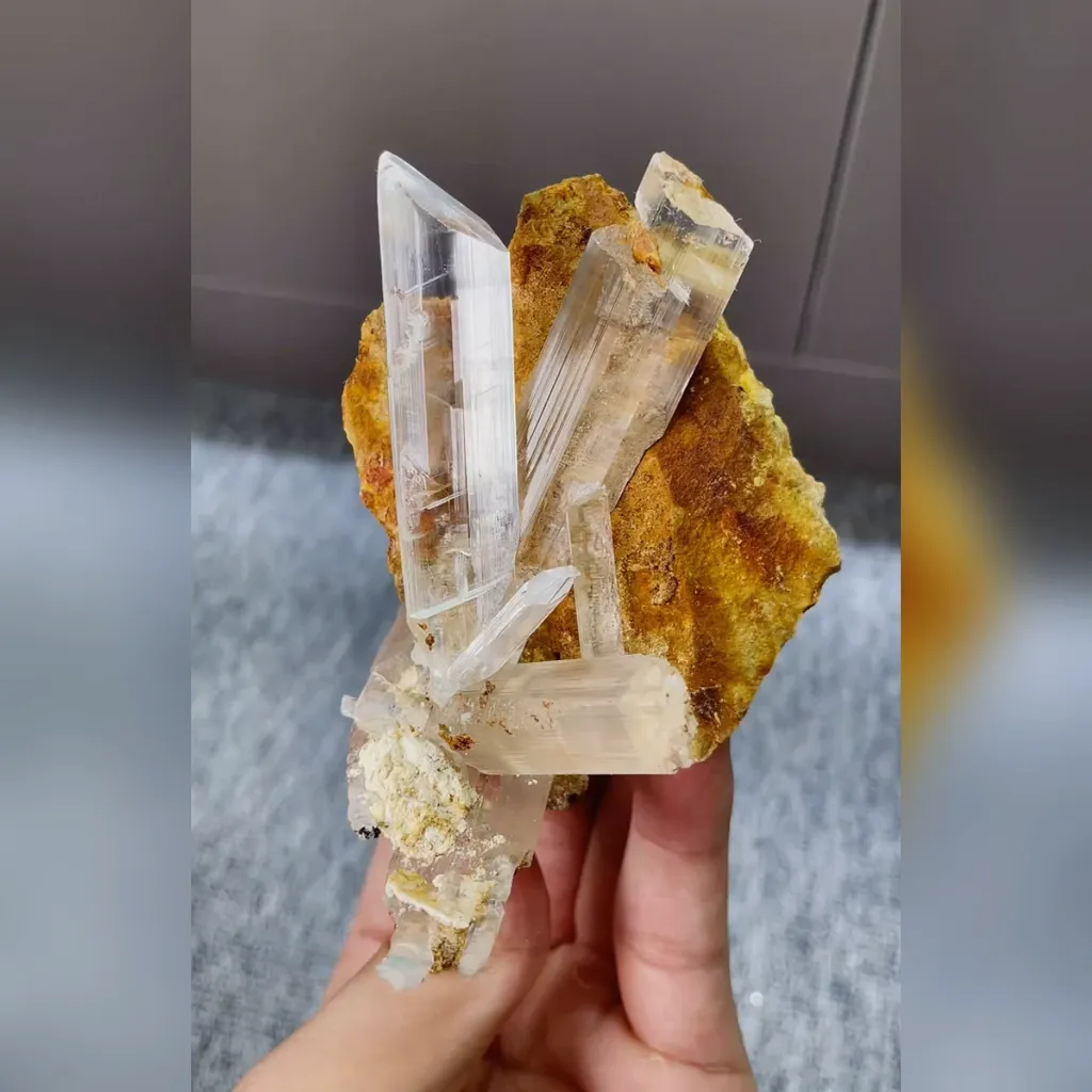 Natural Selenite comes from Guizhou,China 70*80*80MM - image 2