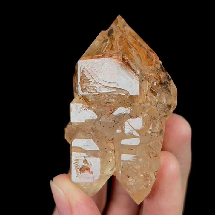 Natural Skeletal Quartz , Mineral Specimen: Madagascar (40*65*35MM) image