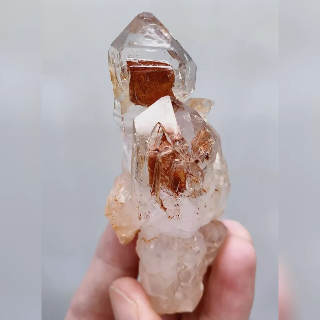 Natural Skeleton Quartz comes from Madagascar 35*80*25MM image