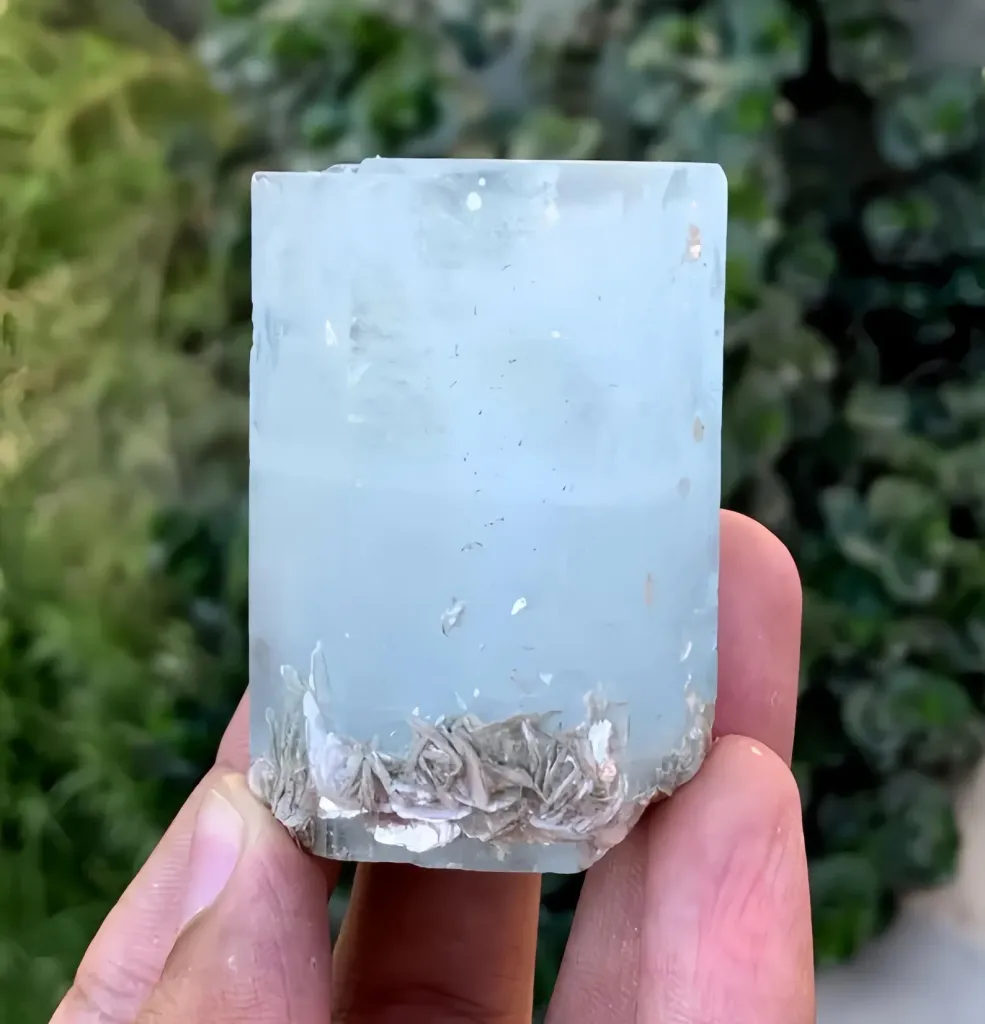 Natural Sky Blue Aquamarine Crystal with Mica from Pakistan - image 2