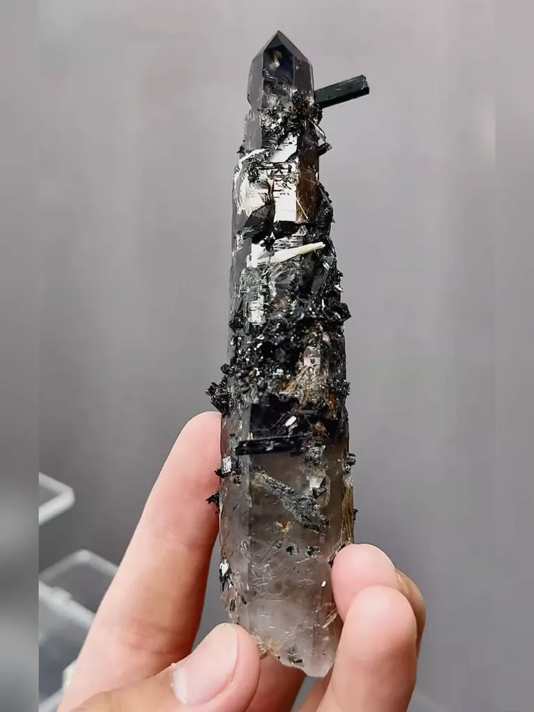 Natural Smoky Quartz and Andalusite coexist comes from Nepal 120*35*25MM - image 3