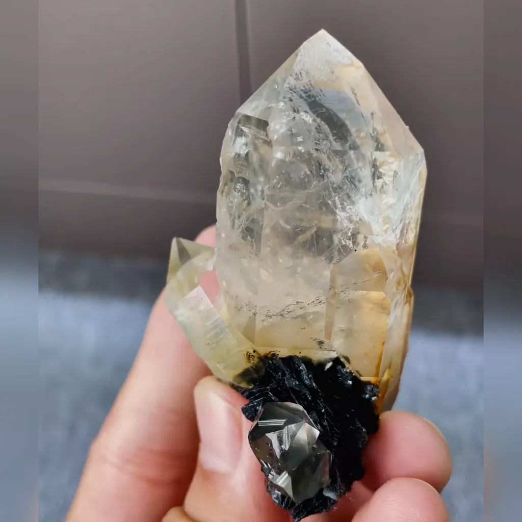 Natural Specularite and Quartz Cluster Symbiosis comes from Jinlong,Guangdong 50*35*75MM - image 4