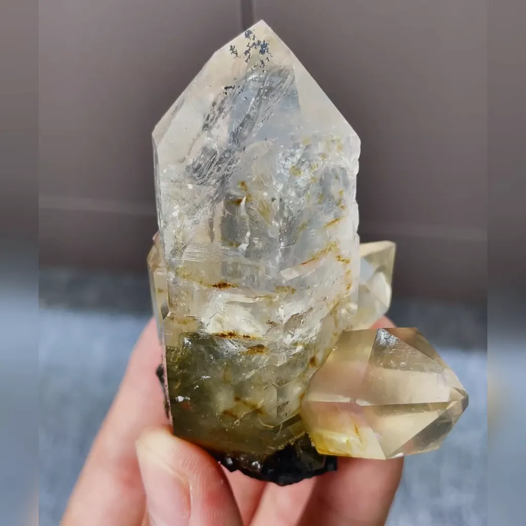 Natural Specularite and Quartz Cluster Symbiosis comes from Jinlong,Guangdong 50*35*75MM - image 2
