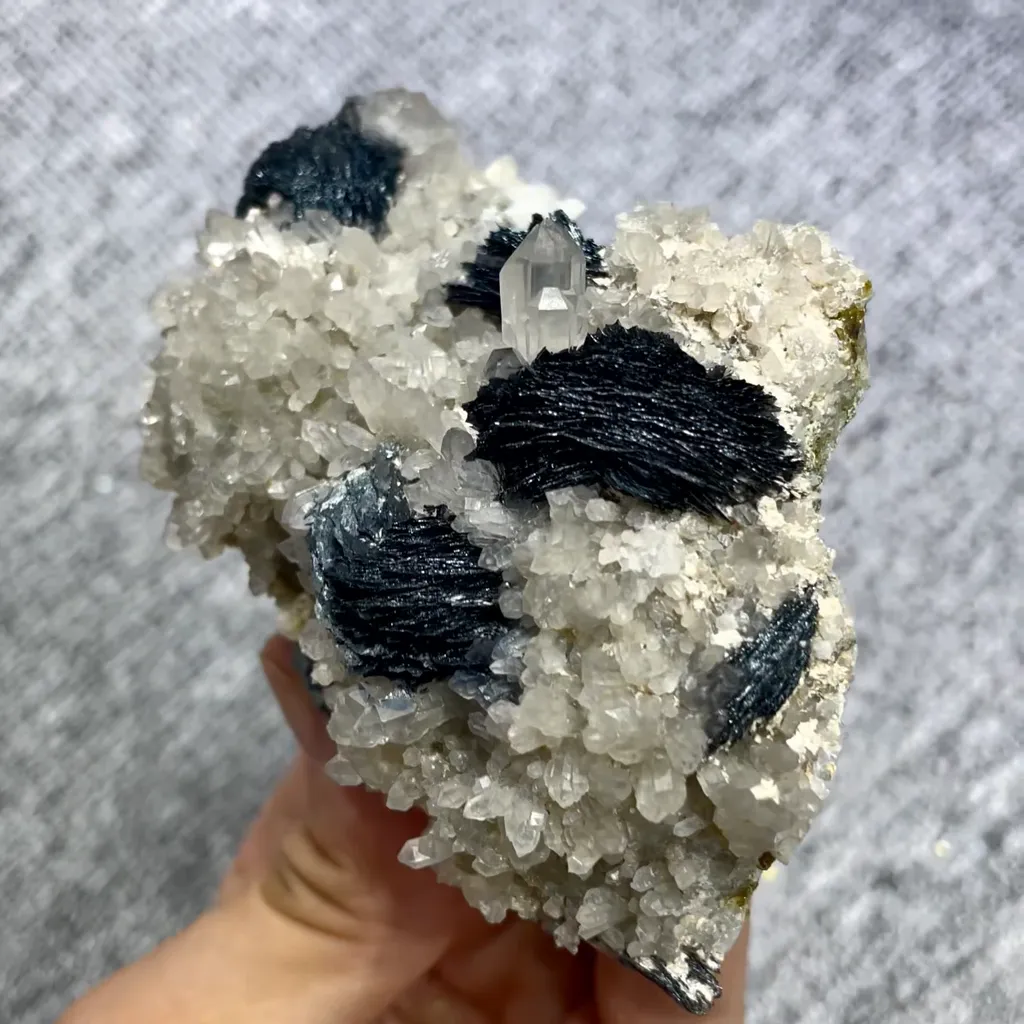 Natural Specularite and Quartz Cluster Symbiosis comes from Jinlong,Guangdong 90*65*30MM image