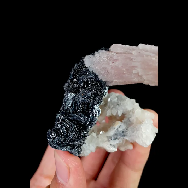 Natural Specularite and Quartz, Mineral Specimen: Inner Mongolia,China (50*85*45MM) image