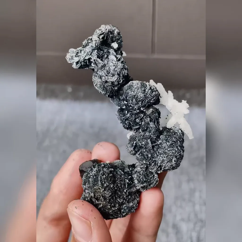 Natural Specularite and Quartz Symbiosis comes from Inner Mongolia,China 55*65*25MM - image 3