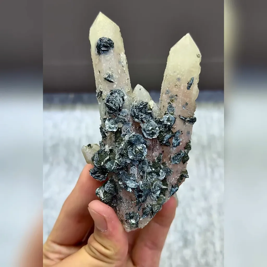 Natural Specularite and Quartz Symbiosis comes from Inner Mongolia,China 60*35*125MM - image 4