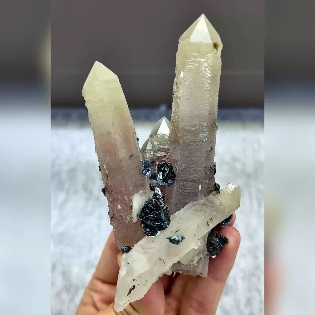 Natural Specularite and Quartz Symbiosis comes from Inner Mongolia,China 60*35*125MM image
