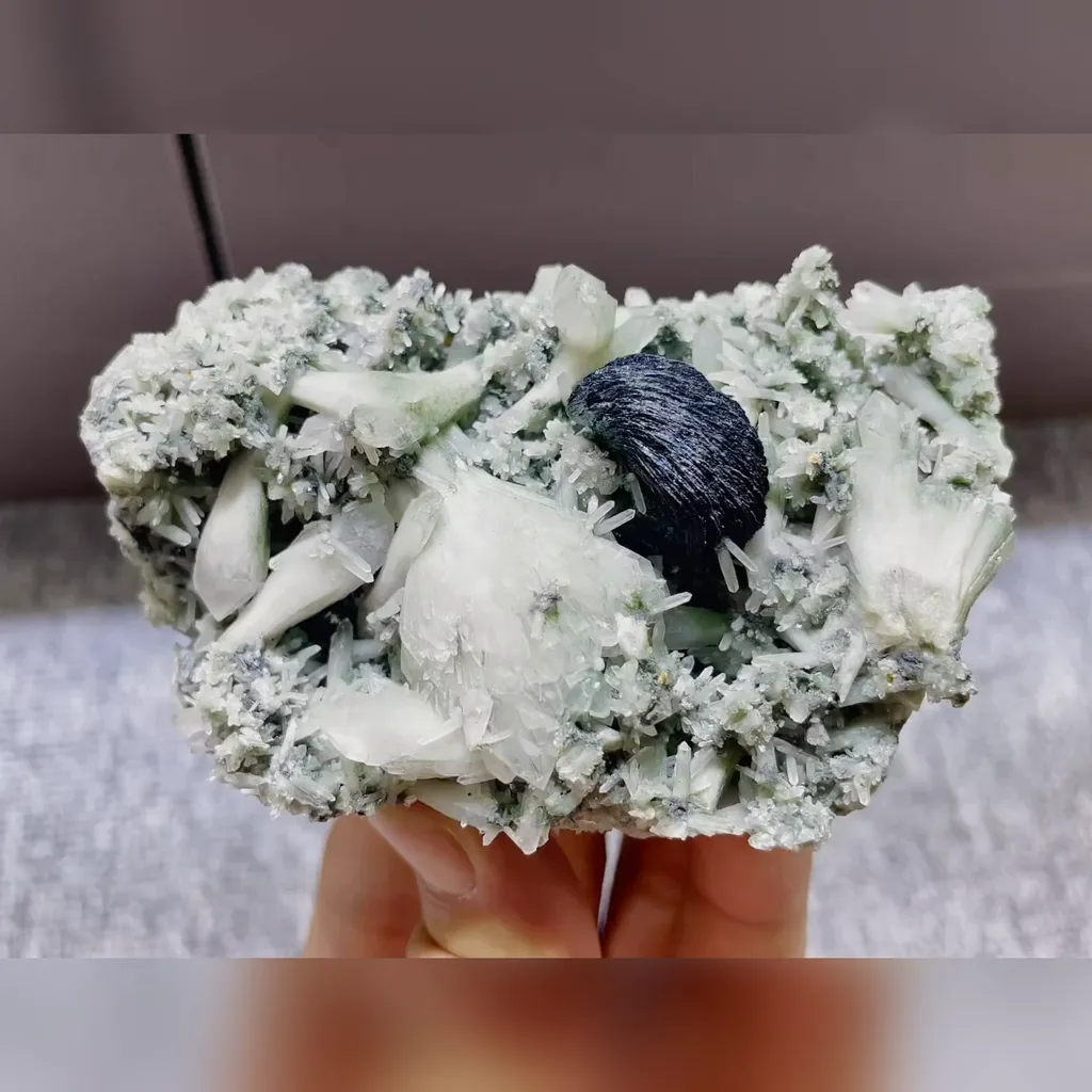 Natural Specularite and Quartz Symbiosis comes from Inner Mongolia,China 90**45*55MM image