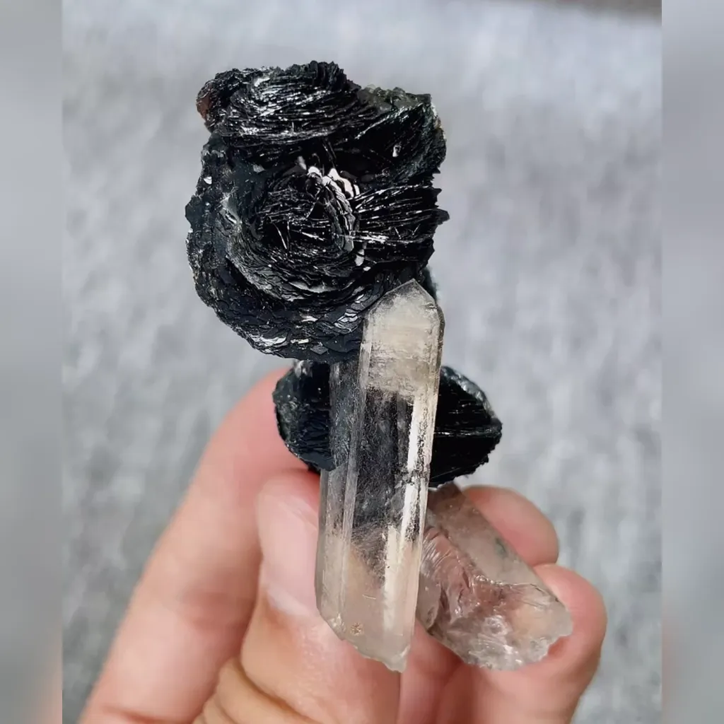 Natural Specularite and Quartz Symbiosis comes from Jinlong,Guangdong 45*60*25MM - image 2