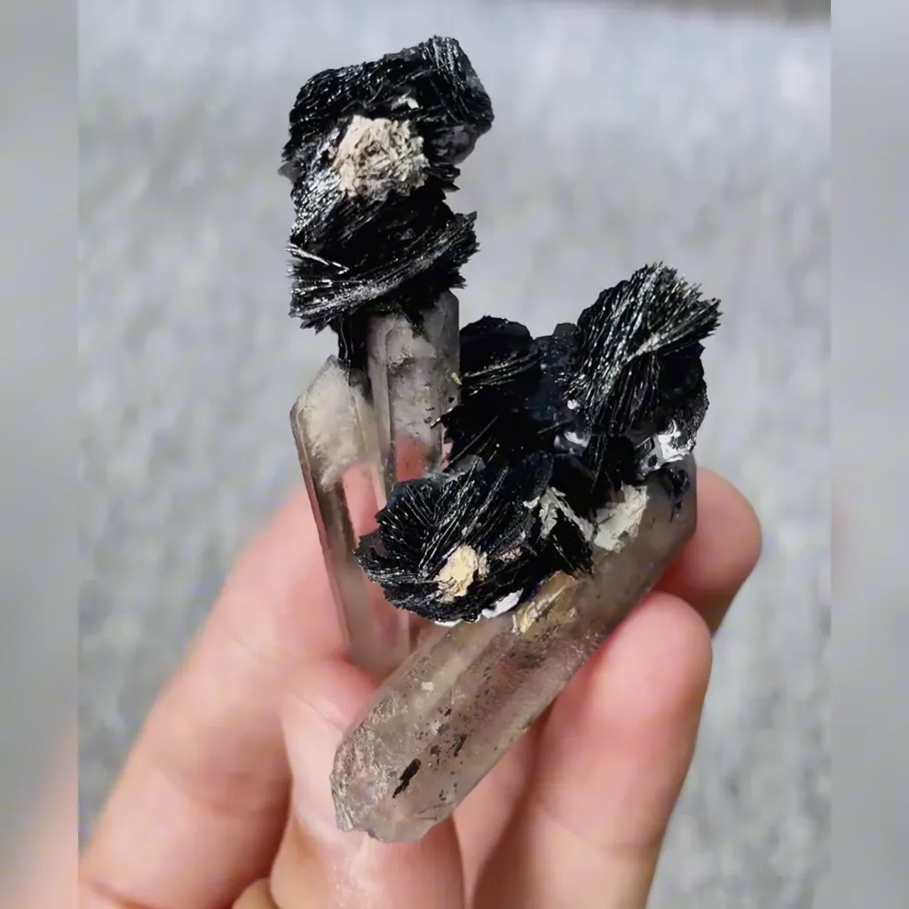 Natural Specularite and Quartz Symbiosis comes from Jinlong,Guangdong 45*60*25MM image