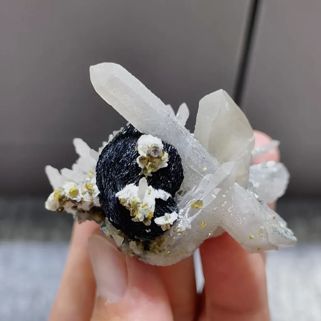 Natural Specularite and Quartz Symbiosis from Inner Mongolia,China 50*35*60MM image