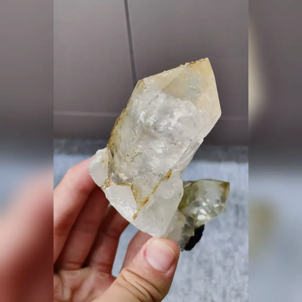 Natural Specularite and Quartz Tower Symbiosis comes from Jinlong,Guangdong 85*45*80MM - image 3