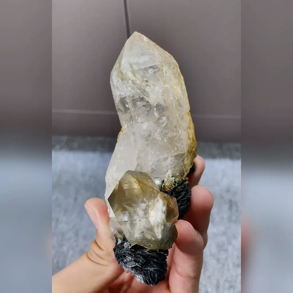 Natural Specularite and Quartz Tower Symbiosis comes from Jinlong,Guangdong 85*45*80MM - image 4