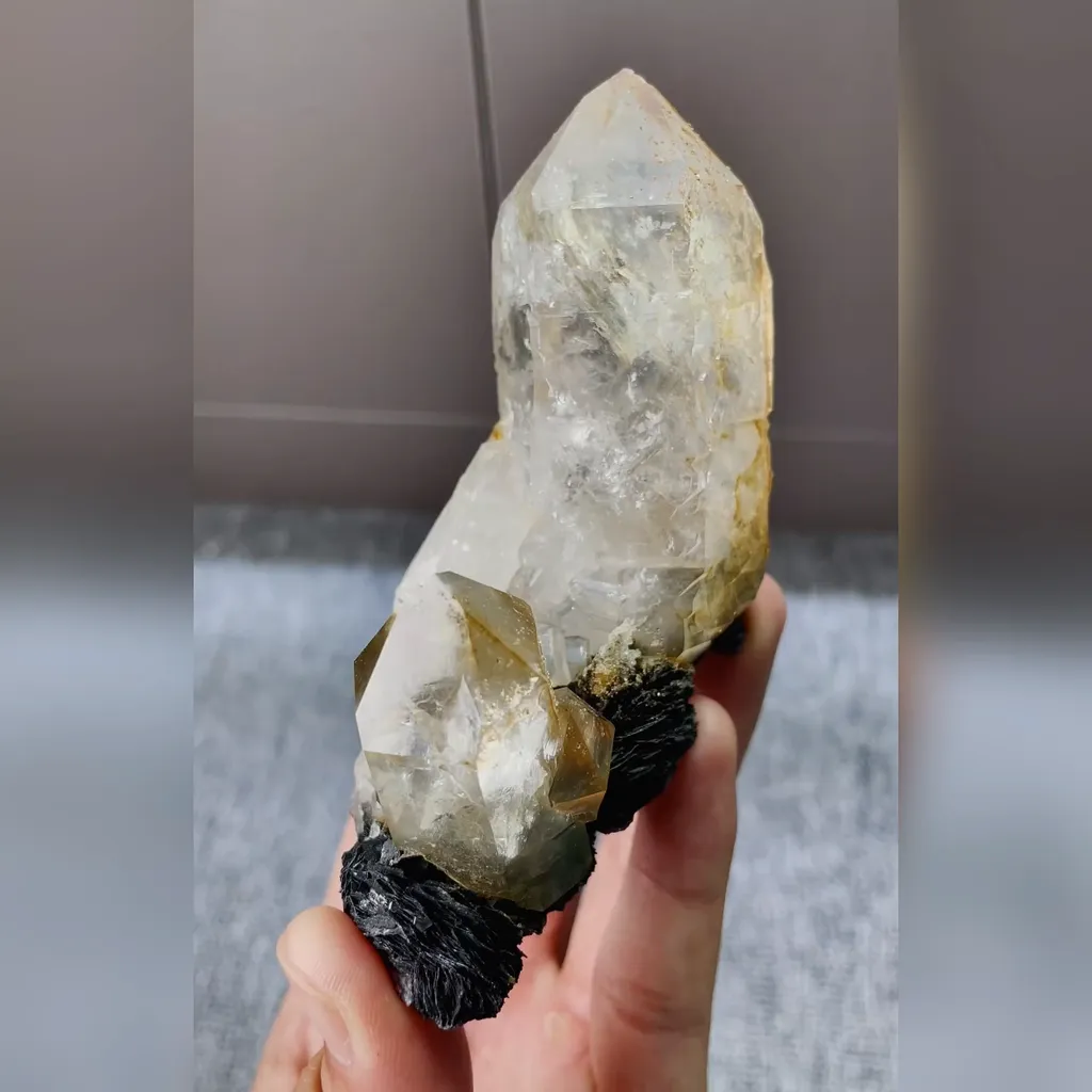 Natural Specularite and Quartz Tower Symbiosis comes from Jinlong,Guangdong 85*45*80MM - image 2