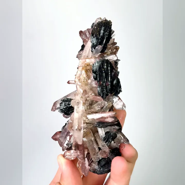 Natural Specularite & Quartz, Mineral Specimen: Inner Mongolia,China (60*120*55MM) - image 2