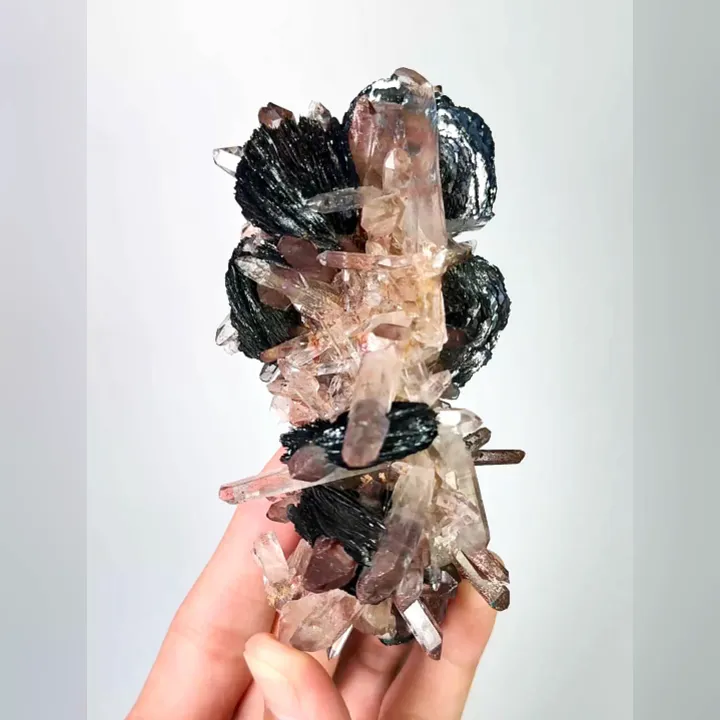 Natural Specularite & Quartz, Mineral Specimen: Inner Mongolia,China (60*120*55MM) image