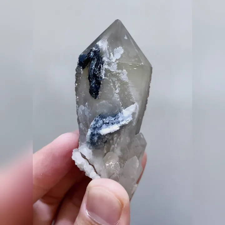Natural Specularite & Quartz, Mineral Specimen:Inner Mongolia,China (35*70*25mm) image