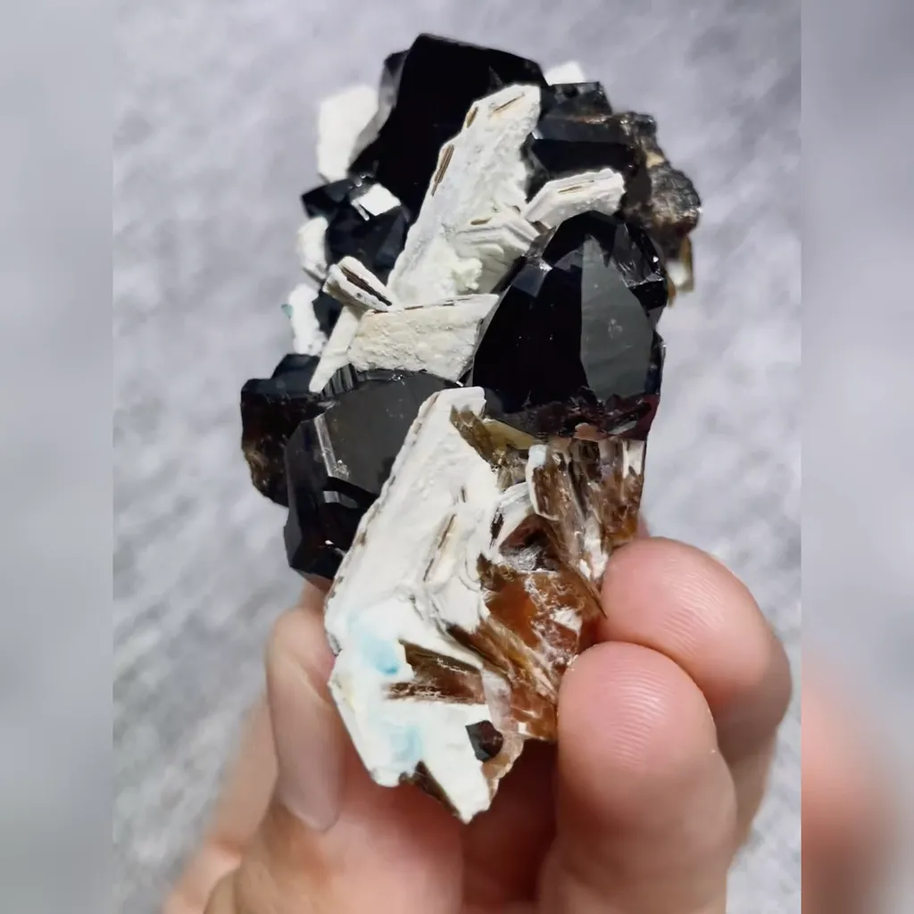 Natural Sphalerite and Mica comes from Inner Mongolia,China 30*60*25MM - image 3