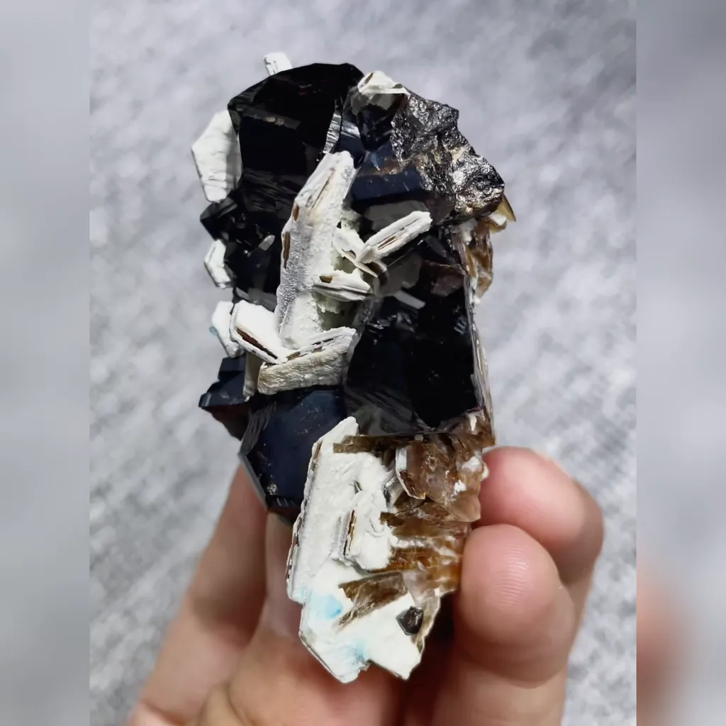 Natural Sphalerite and Mica comes from Inner Mongolia,China 30*60*25MM image